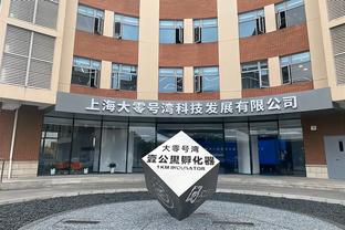 布克：球队仍在摸索如何调整空间 今晚很多队友把握住了机会